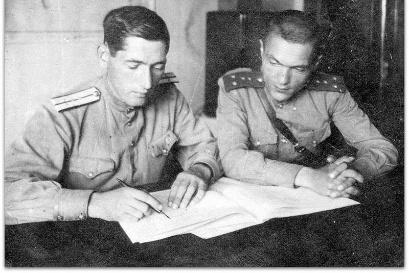 Начальник эвакогоспиталя И.Д. Ващенко и замполит Маркелов, 1944 г.