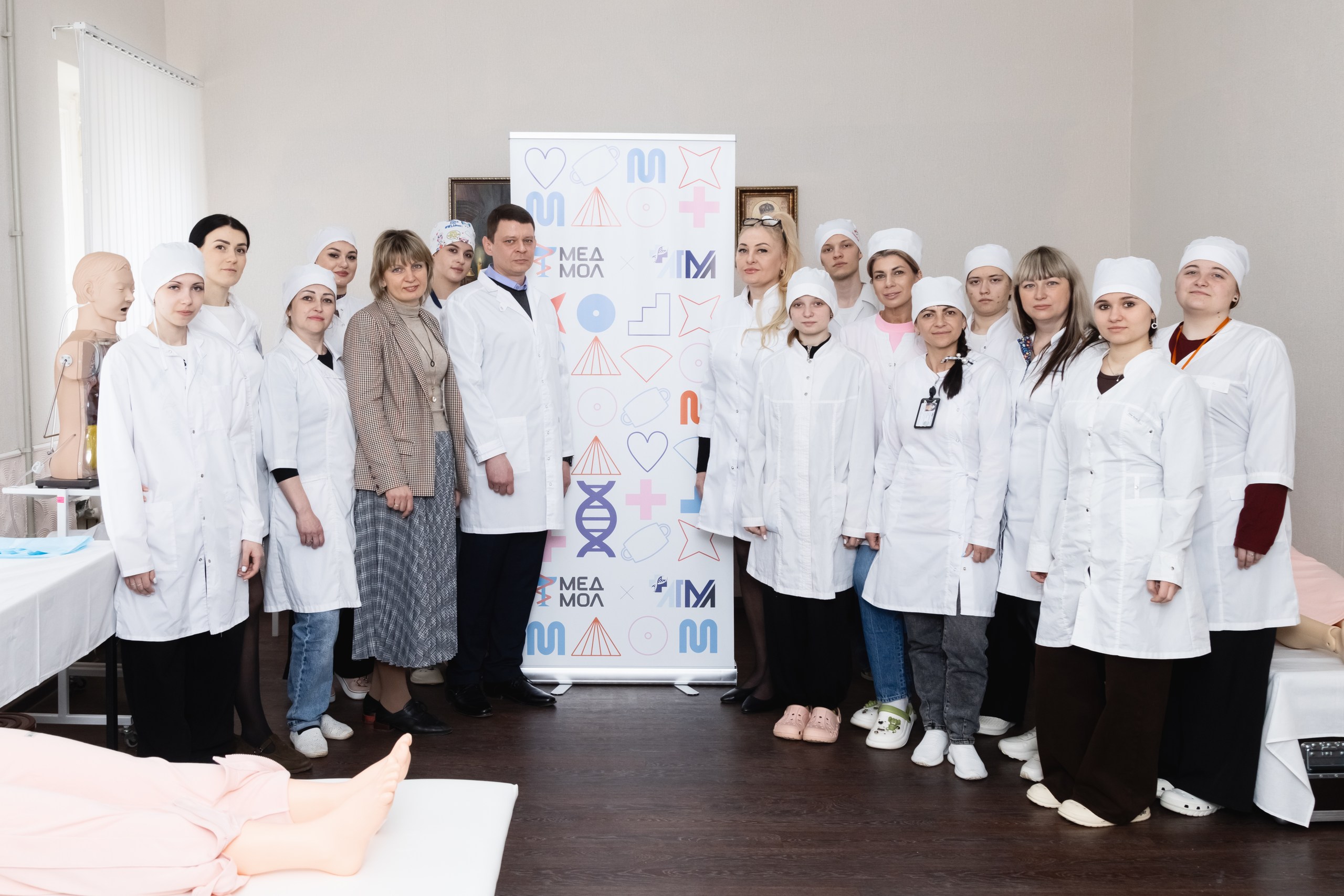 Студенты и руководители колледжа