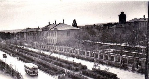 Здание Луганского медицинского училища на ул. Советской, 1960-е