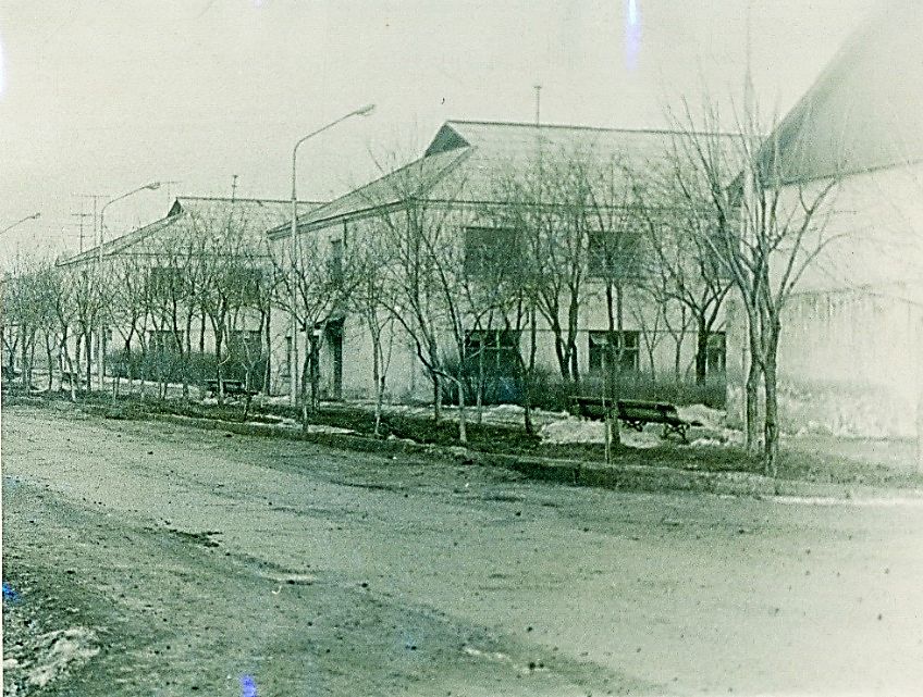 Здание Кадиевского медицинского училища, 1957 г.